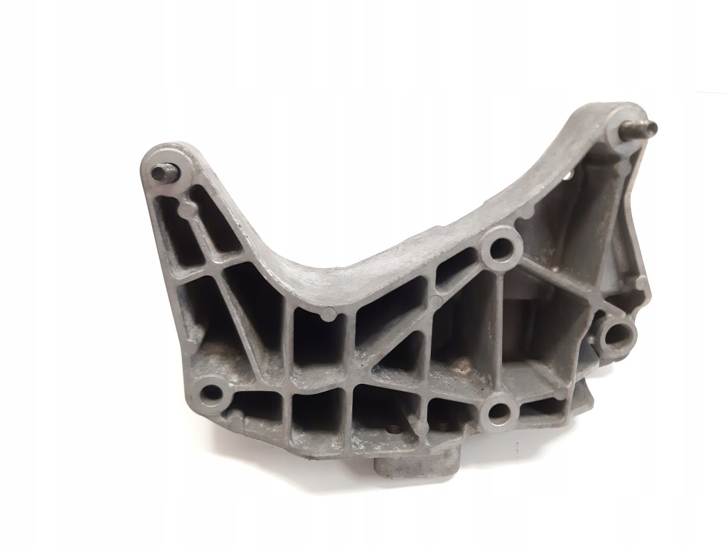 Кронштейн генератора volvo xc90 t5 b4204t26 31670108 в Україні