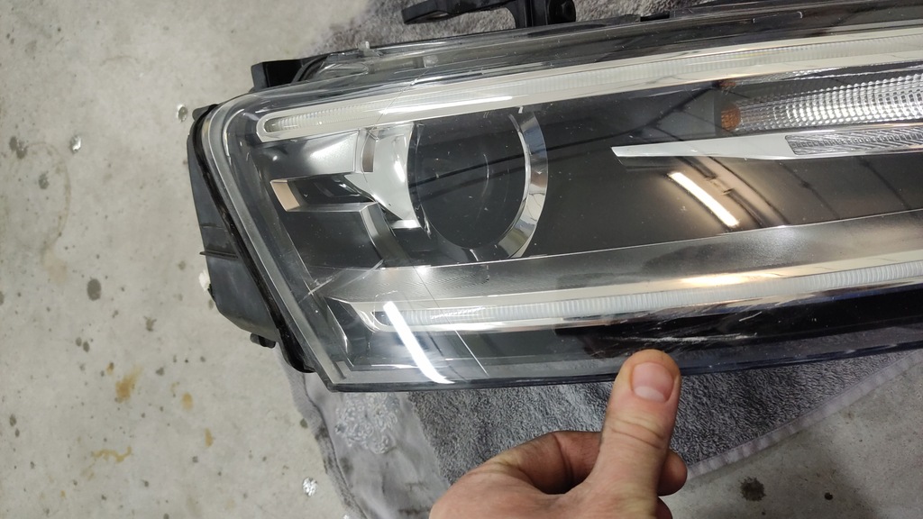 фото №13, Audi q3 лампа правая 8u0941030h europa