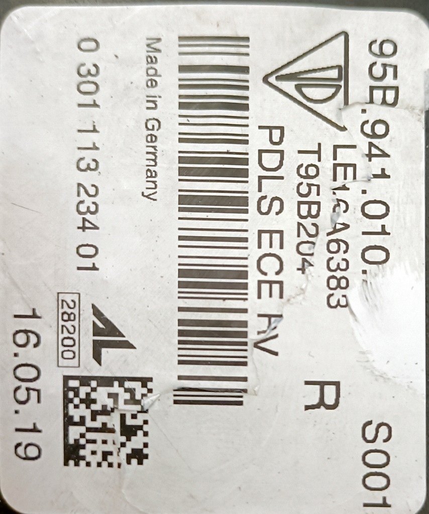 Porsche macan правий full led 95b941010 Зі Шроту