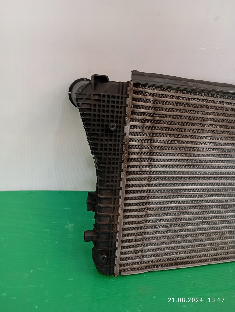 Радіатор повітря інтеркулер vw audi seat skoda 1k0145803bm Зі Шроту