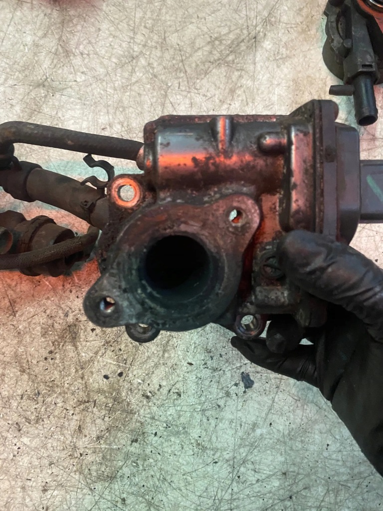 Клапан egr renault master iii фургон fv 147109869r 2.3l дизель 120kw 2016 Зі Шроту