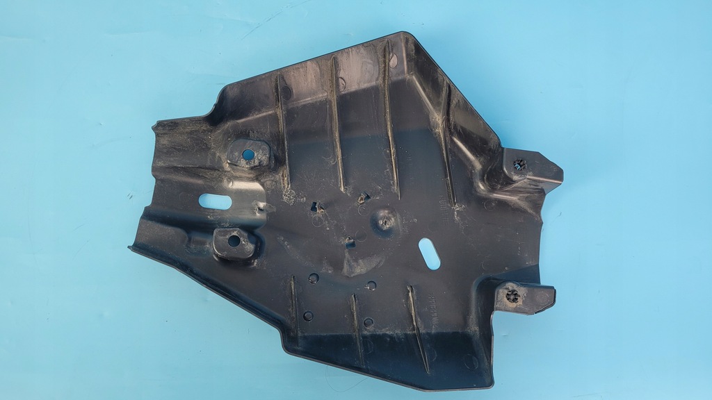 фото №7, Mercedes w206 c200 защита рычага sprężynowego левая a2063528101