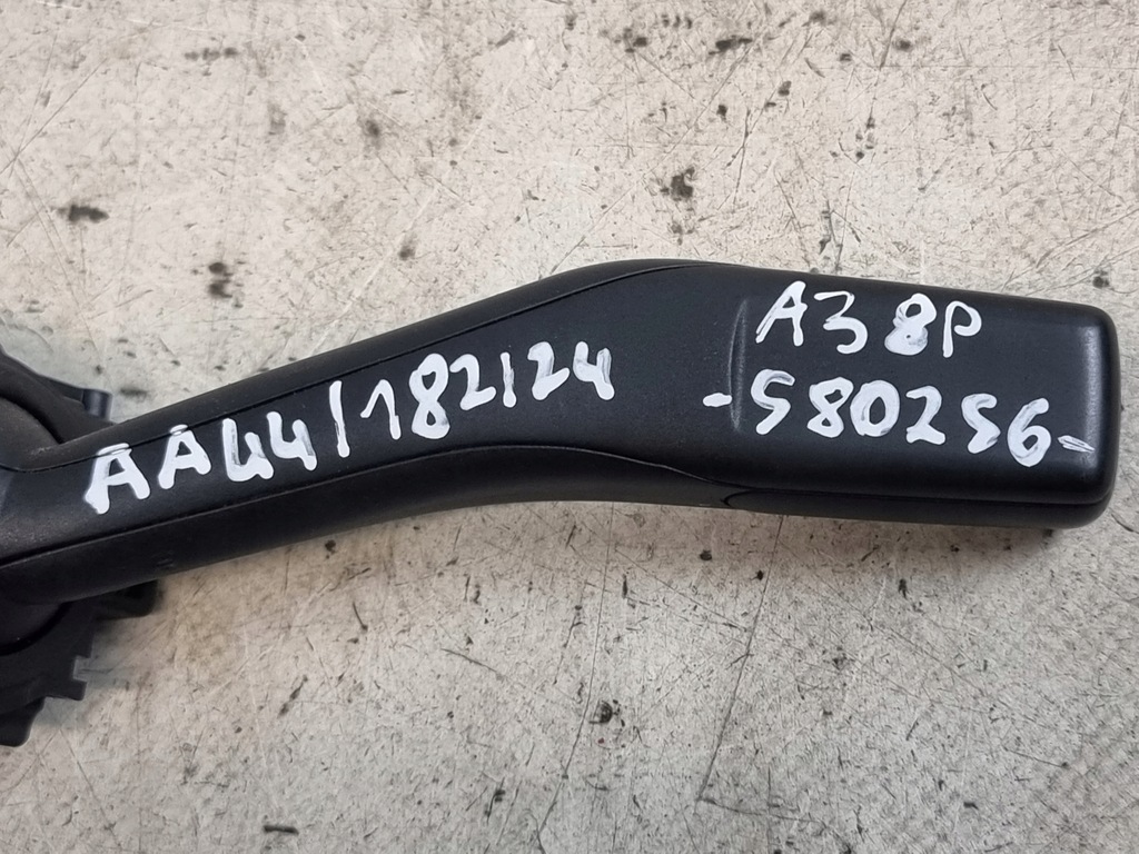 фото №12, Рычаг поворотники оригинальный номер 1k0953513 audi a3 8p 04r