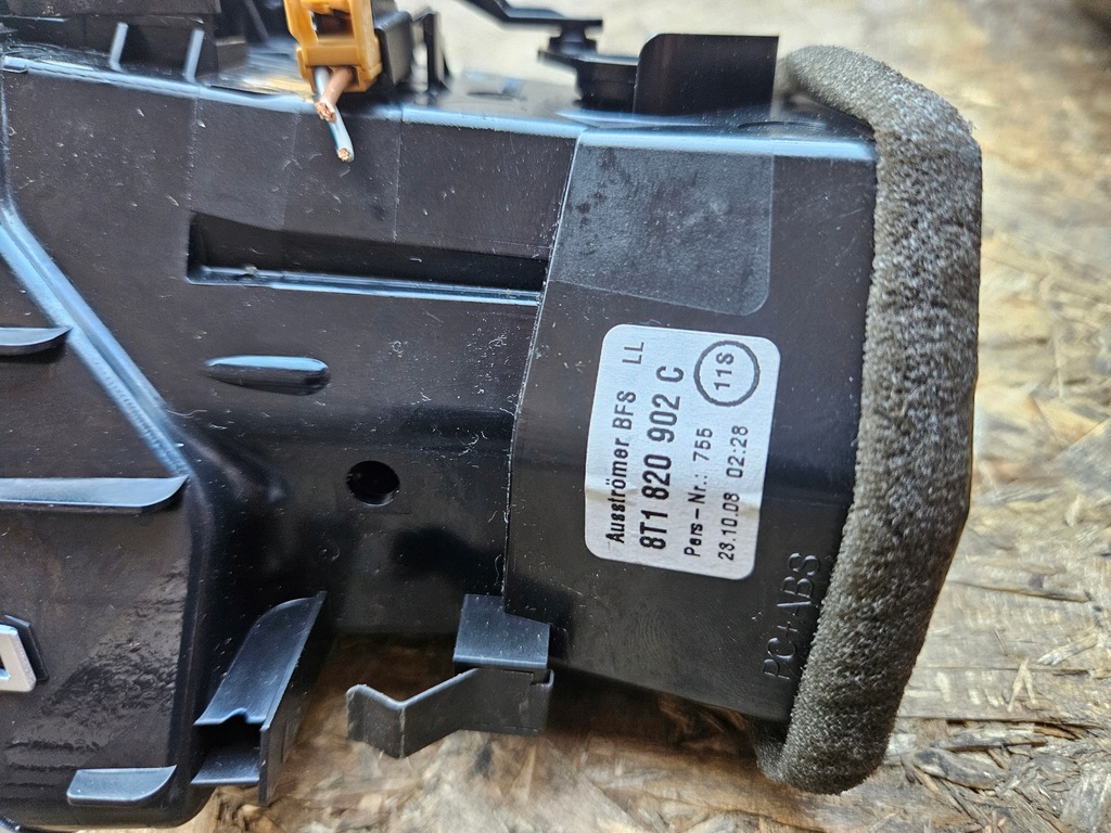 фото №7, Решітка обдув права audi a5 a4 8t1820902c