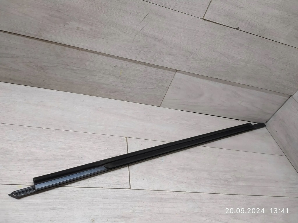 фото №6, 9878. bmw x1 u11 молдинг уплотнитель правый перед 9451533