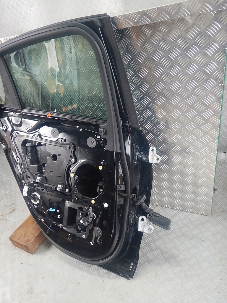 фото №4, Jaguar xe r-sport x760 левая дверь задняя задние lrc pec ebony black