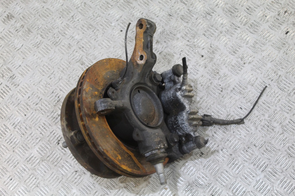 фото №2, Поворотный кулак ступица левый перед master iii 3 lift rwd