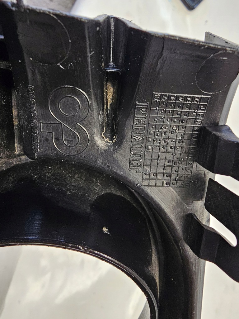 Решётка бампера правая перед renault scenic ii рестайлинг  2006-2009 Киев