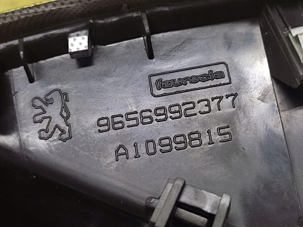 Peugeot 207 решётки обдув средняя дисплей 9656992377 Недорого
