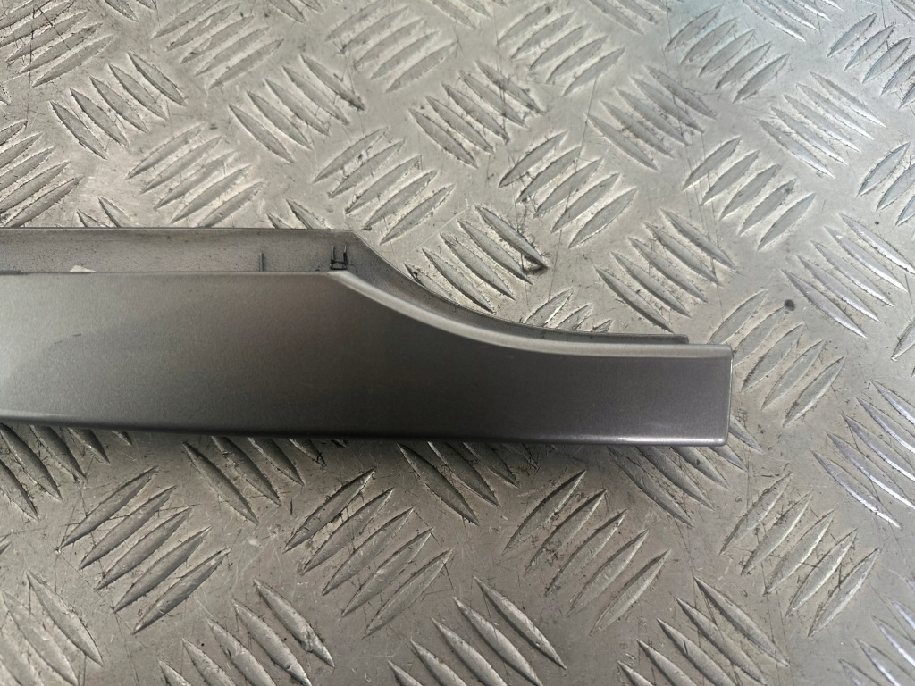 Renault megane 3 заглушка рейлінг правий задні 738861659r в Україні