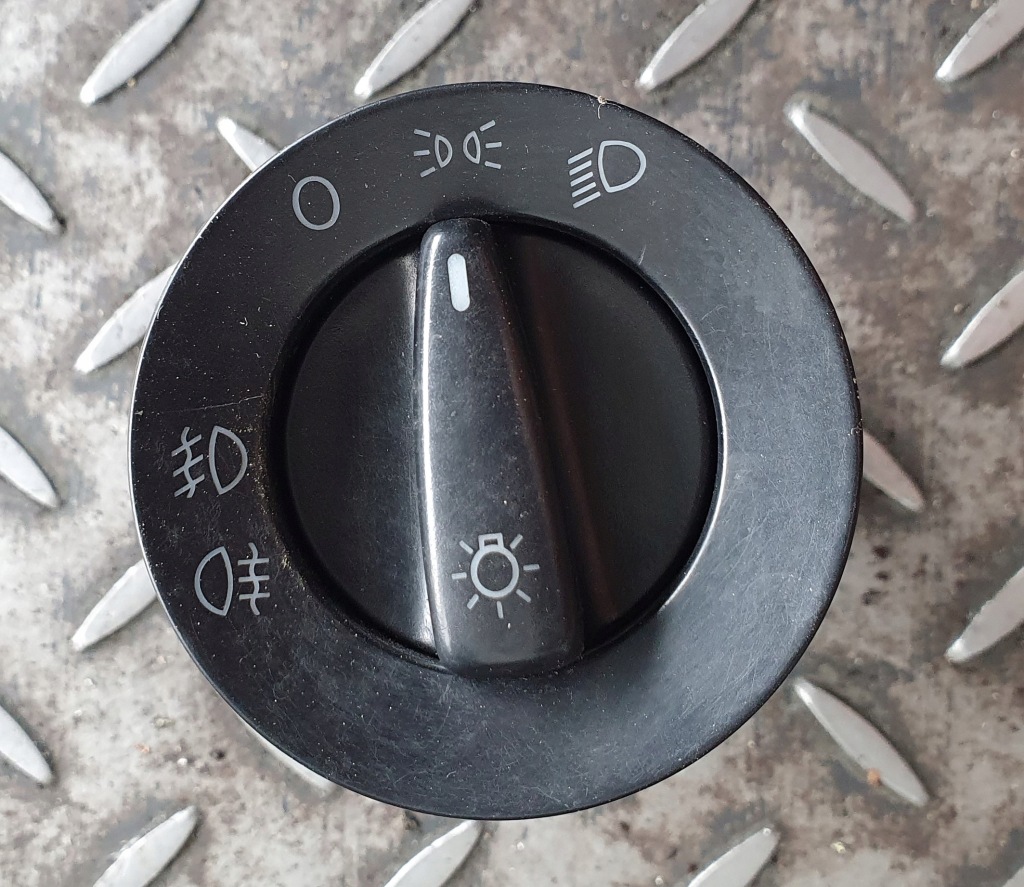 фото №1, Выключатель света vw polo classic 1co941531a