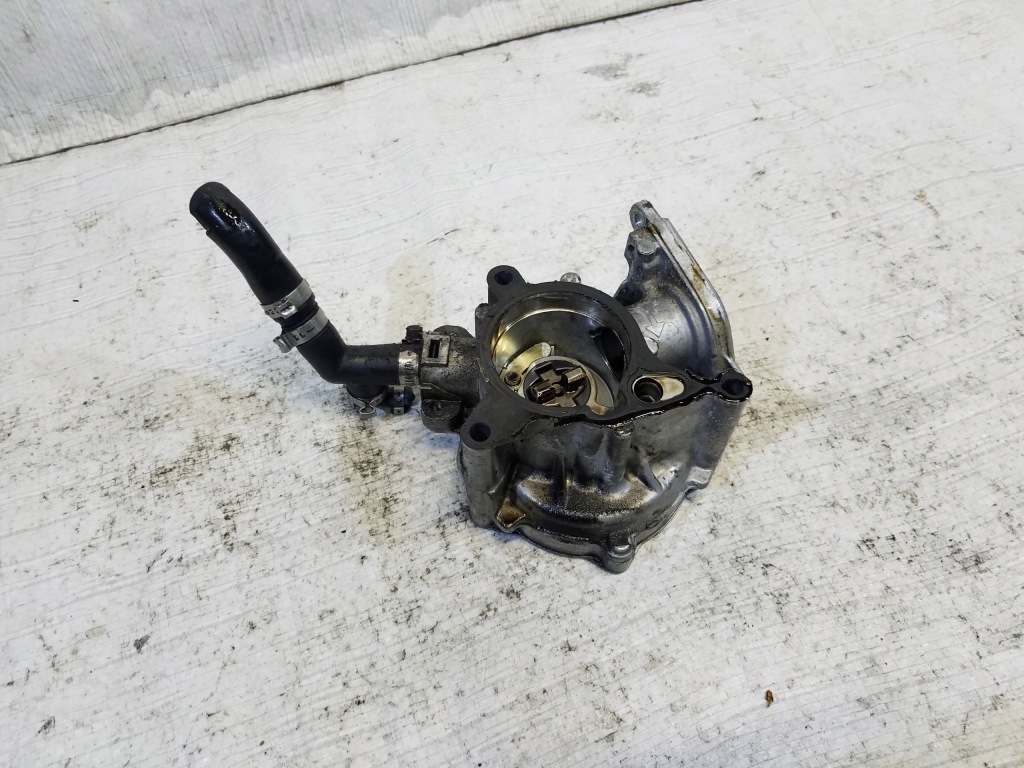 фото №1, Вакуум насос audi a5 8t 2.0 tfsi 06j145100c