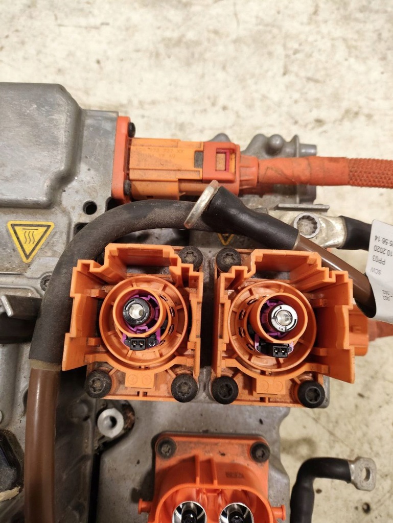 фото №7, Porsche taycan 9j1 2021 преобразователи