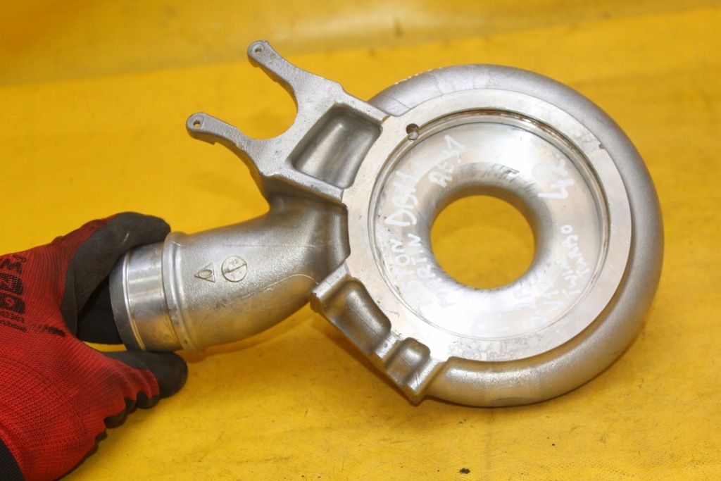 фото №8, Корпус турбины правый aston martin 5.2 b v12 tvin turbo db11 hy53-9g438-bb