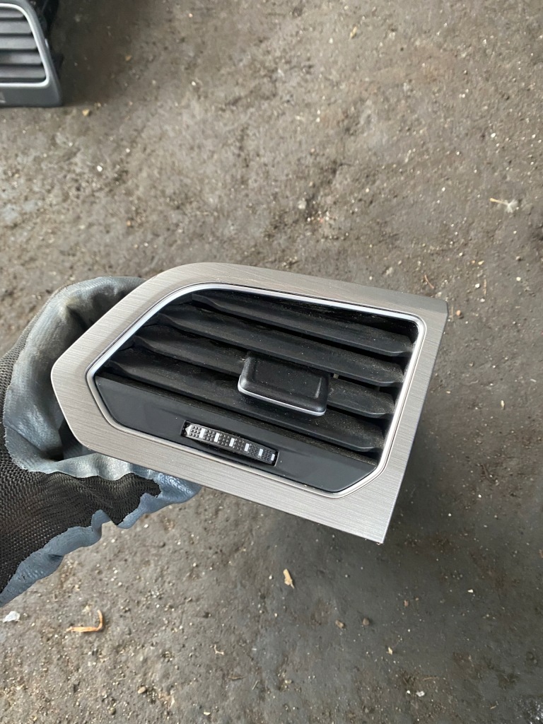 фото №1, Vw golf vii sportsvan решётка обдув 517819703a