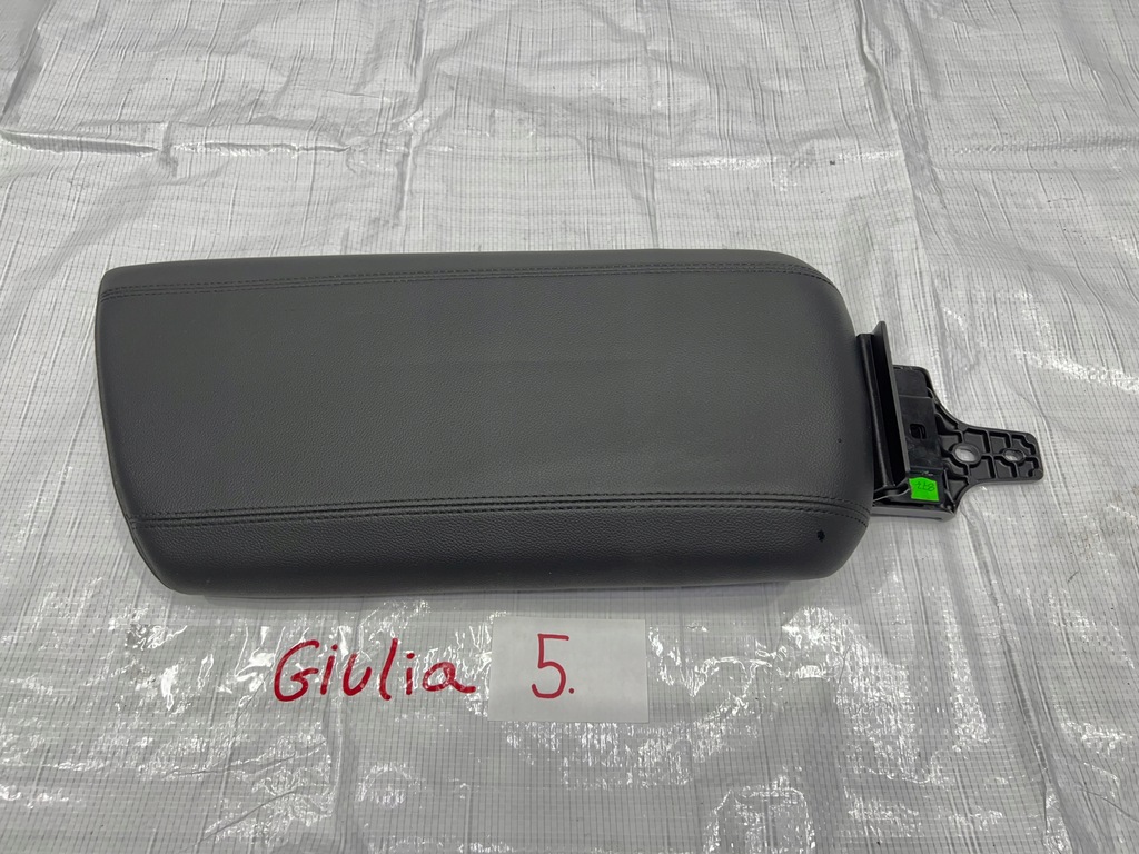 фото №1, Alfa romeo giulia подлокотник