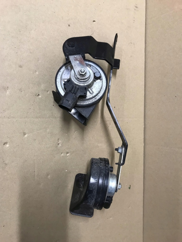 фото №1, Mercedes glc x253 amg клаксон сигнал кронштейн