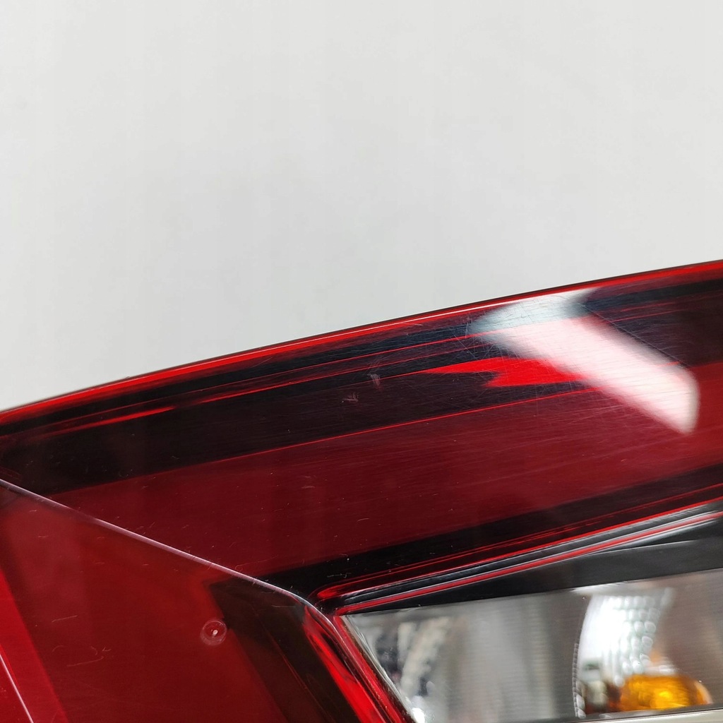 фото №8, Skoda karoq 2018 левая сторона лампа задняя