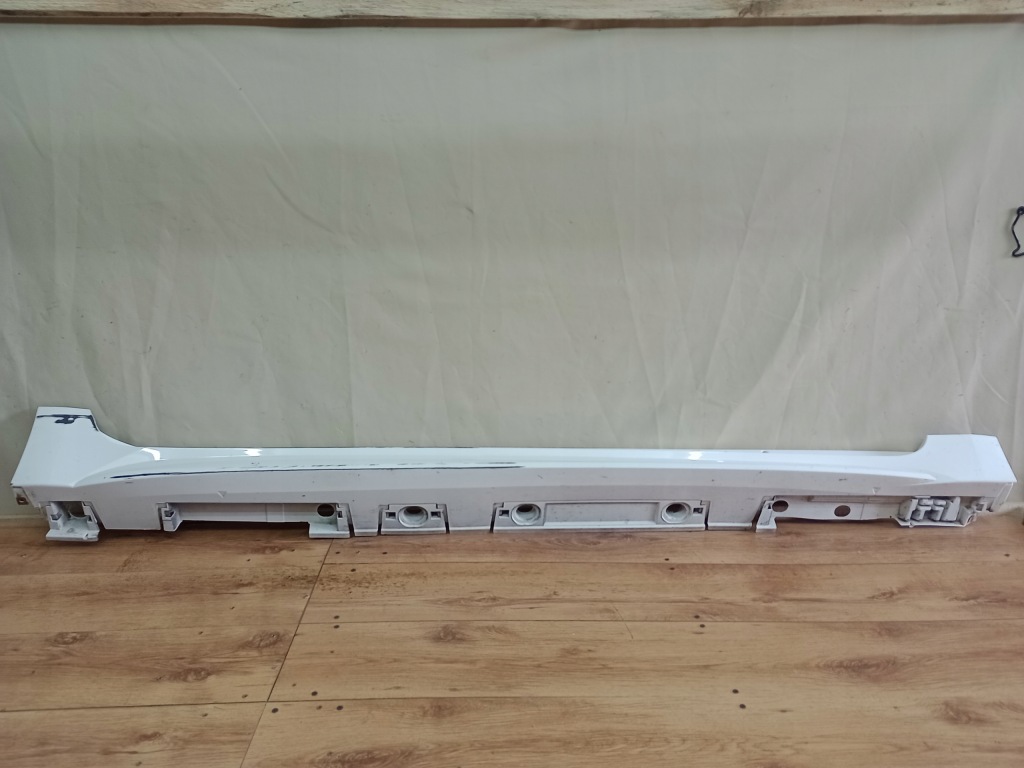 фото №1, Toyota corolla e21 hb 2018-- молдинг порог правая