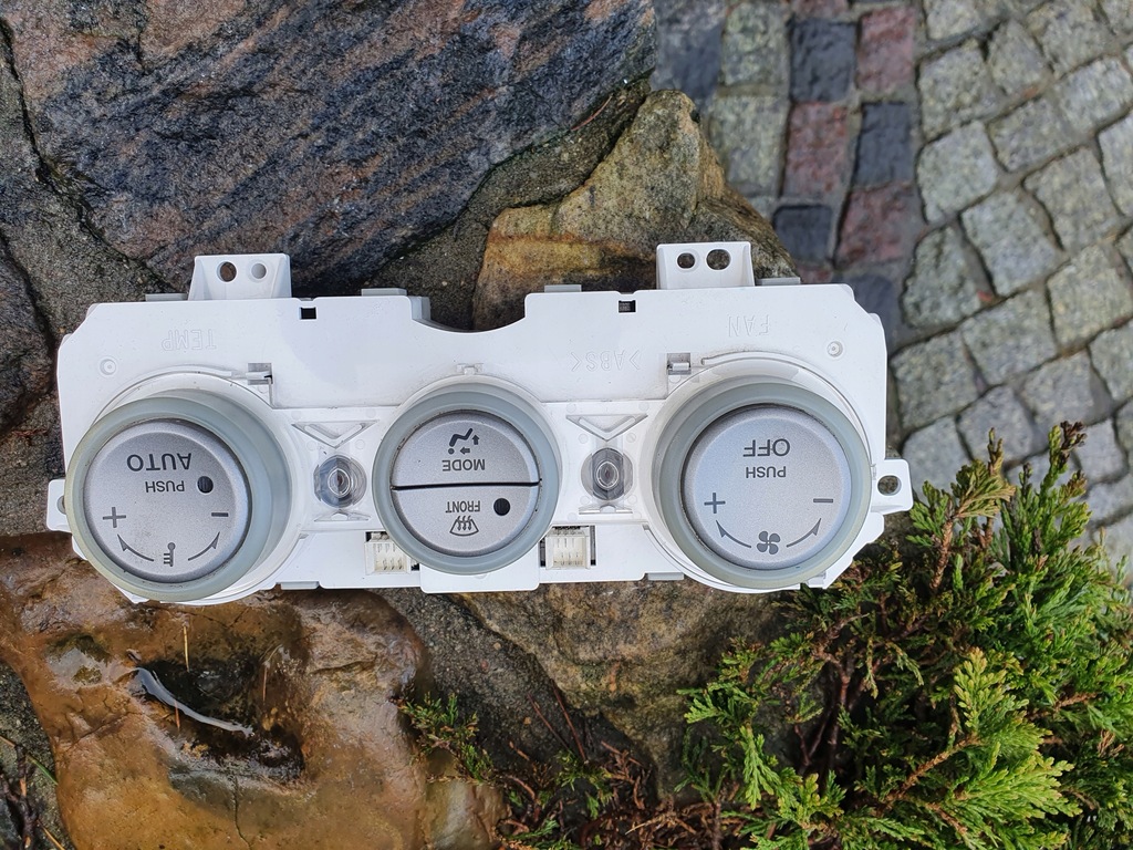 фото №1, Mazda 6 панель управление кондиционера климатроник