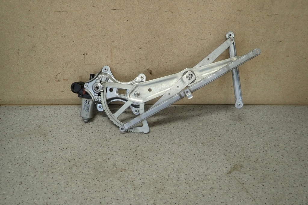 фото №1, Toyota avensis verso подъемник стекло перед правая