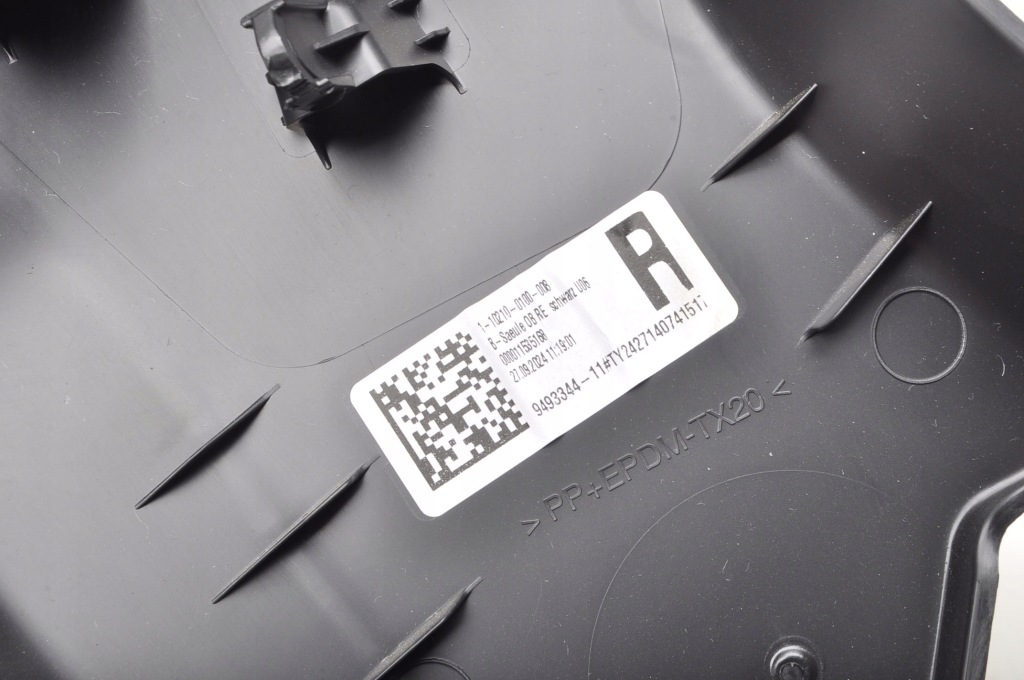 Bmw u06 накладка стойка правый  7952562 Киев