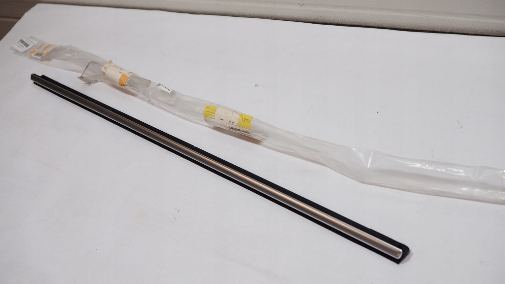 фото №1, Bmw 4 f36 молдинг уплотнитель левый задняя хром mat