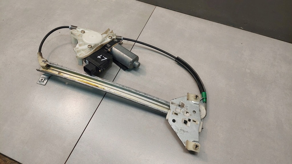 фото №8, Подъемник стекло левый задняя space star 1.8 fl