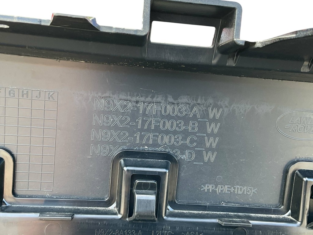 Бампер, решётка , решётка радиатора, решётки средний land rover sort l461 479. Киев