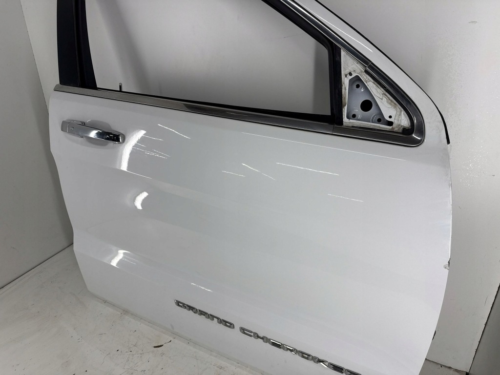 Дверь передние правая сторона jeep grand cherokee 68274938ad Оригинал