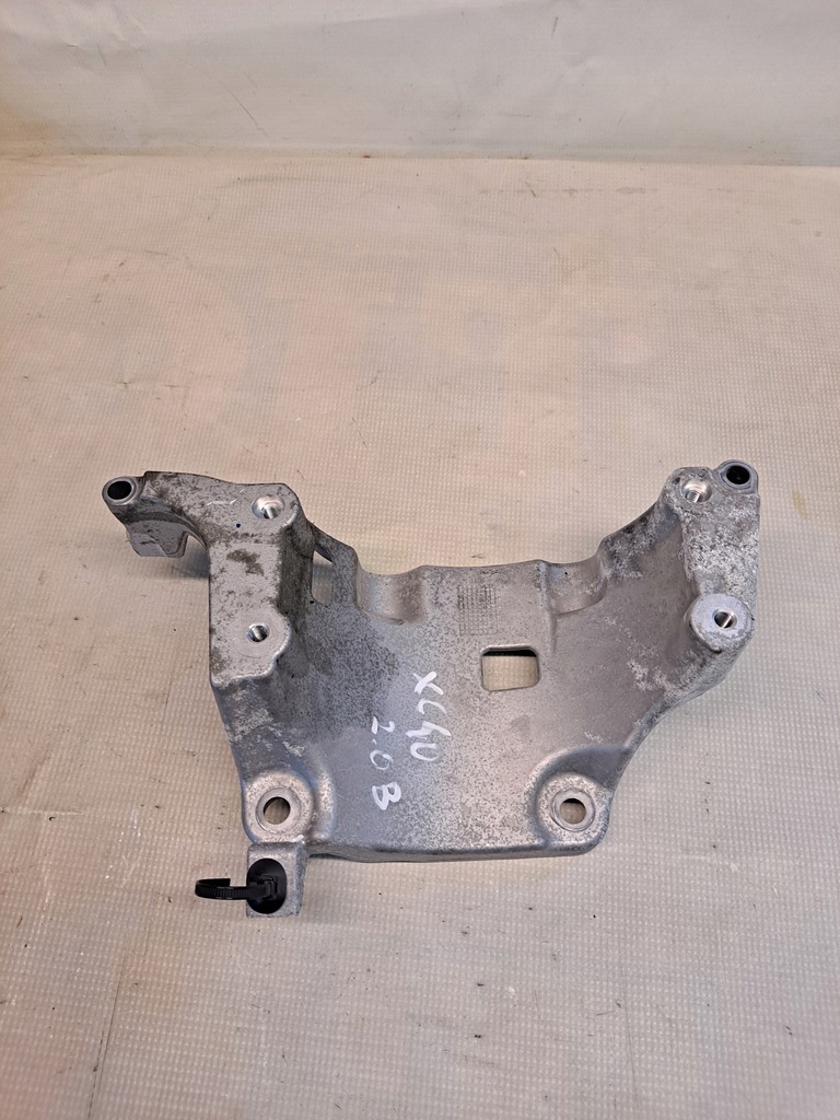 фото №1, Кронштейн кронштейн генератора volvo xc40 2.0b 31480101