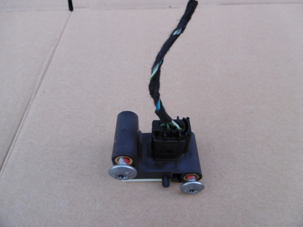 Датчик ударний боковий bmw e90 e91 e70 e71 e81 e82 e83 e84 e87 Доставка