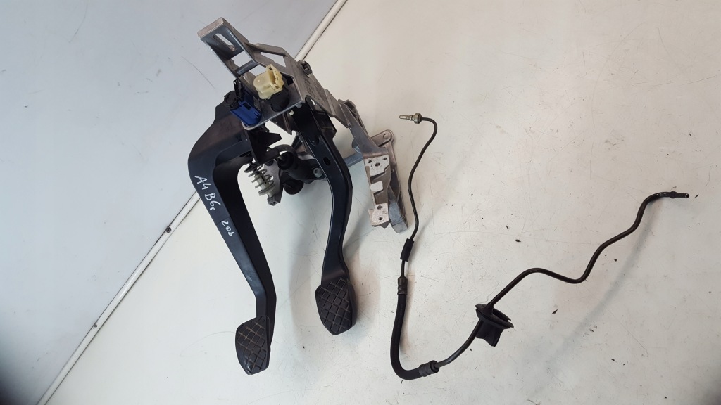 фото №1, Педали шланг сцепления audi a4 b6 2,0 fsi