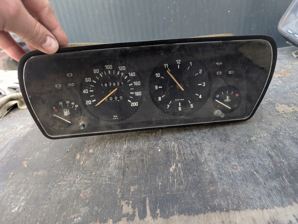 Купити Лічильник bmw e21 1366233