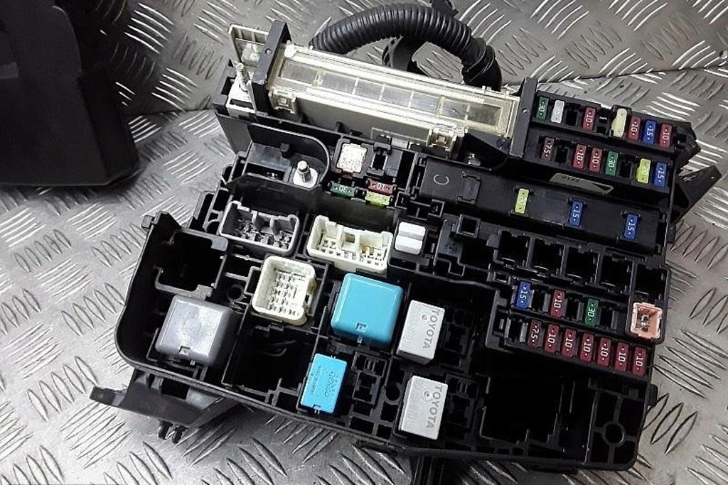 фото №5, Коробка запобіжників toyota avensis estate _t27_ 8211105f81 1.8l