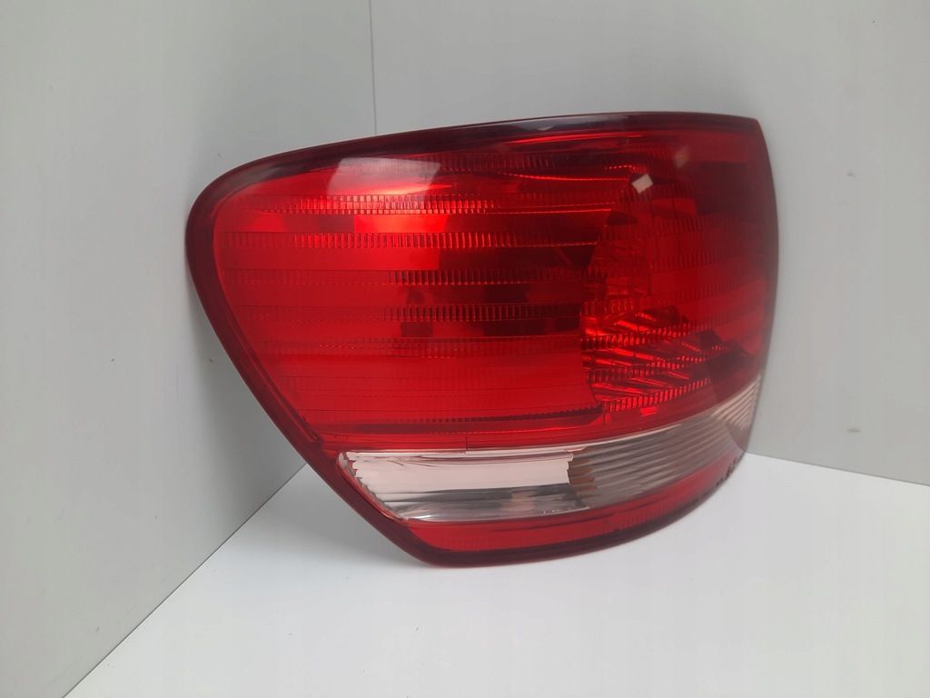 фото №8, 2002 toyota avensis verso лампа задня