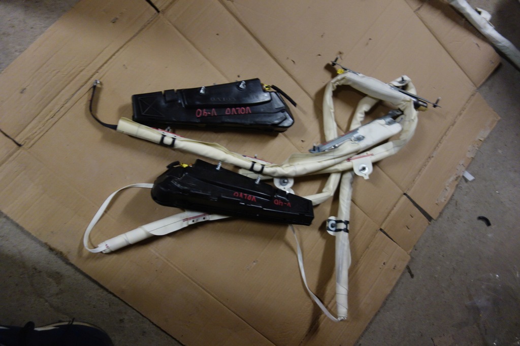 фото №1, Volvo v40 ii правая шторка безопасности orginał