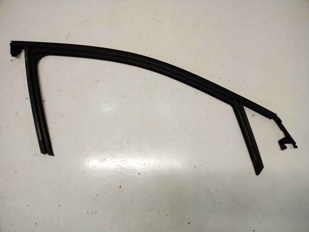 фото №1, Прокладка дверь правый перед citroen c5 aircross 9811246680