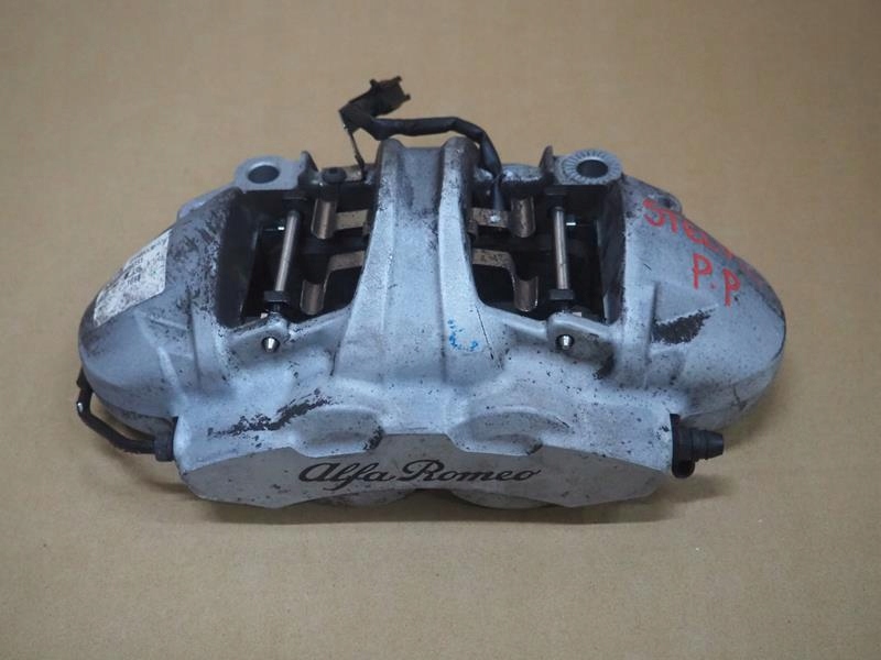 Купити Супорт гальмівний правий перед alfa romeo stelvio