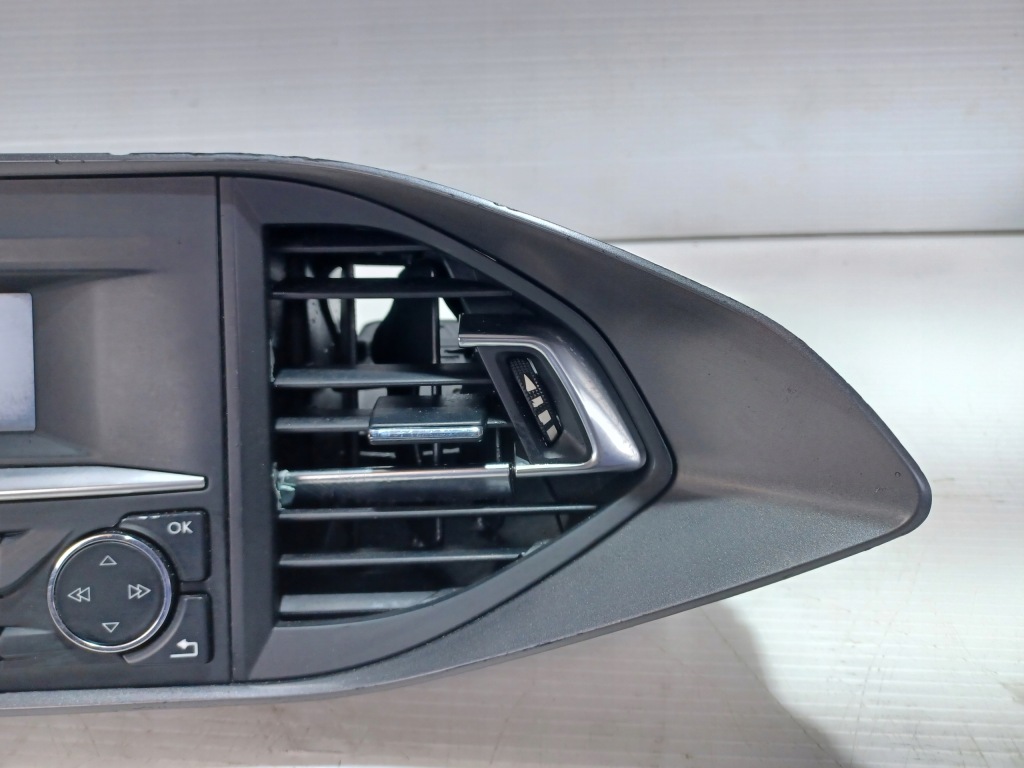 фото №7, Панель радио дисплей 9809259580 + решётки обдув peugeot 308 ii t9