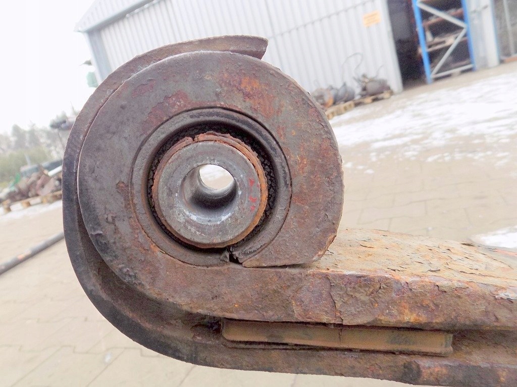 фото №5, Iveco eurotech 440km 2001r - рессора перед 2 щетки