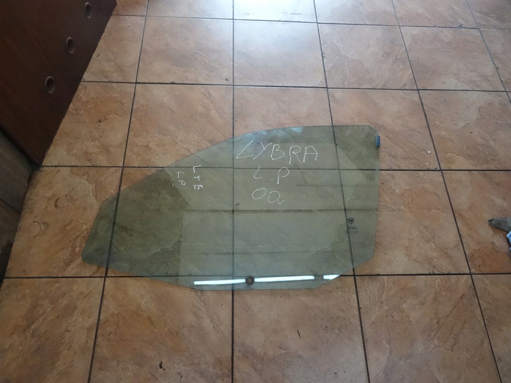 фото №1, Lybra 00' стекло левый перед