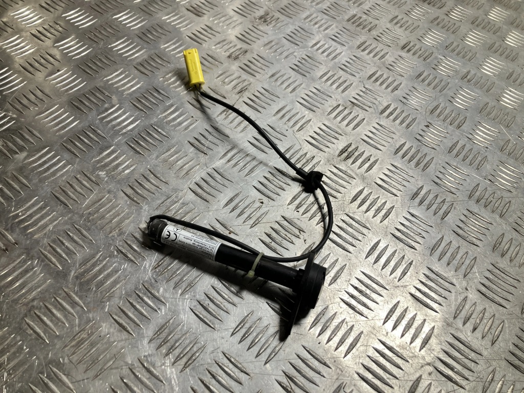 фото №1, Патрон капот лівий mercedes c klasa w205