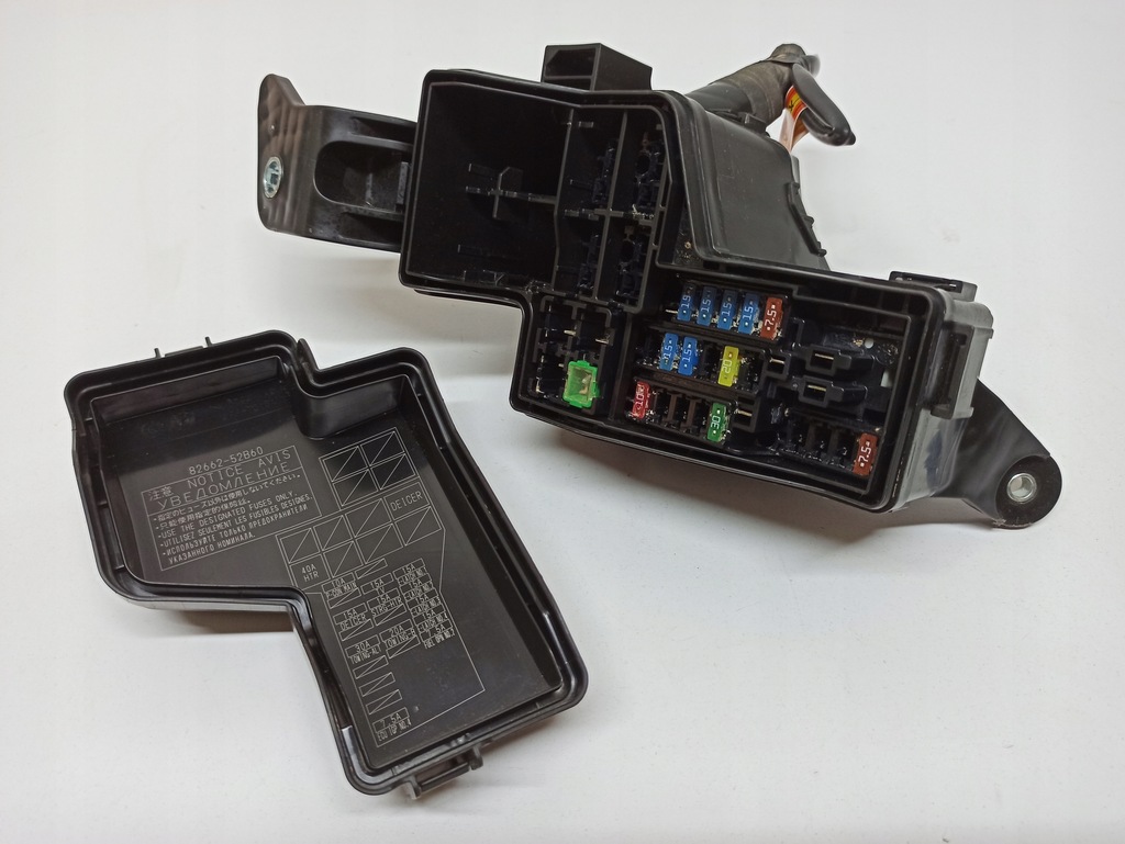 фото №1, Lexus lbx коробка корпус предохранителей 82662-52b60