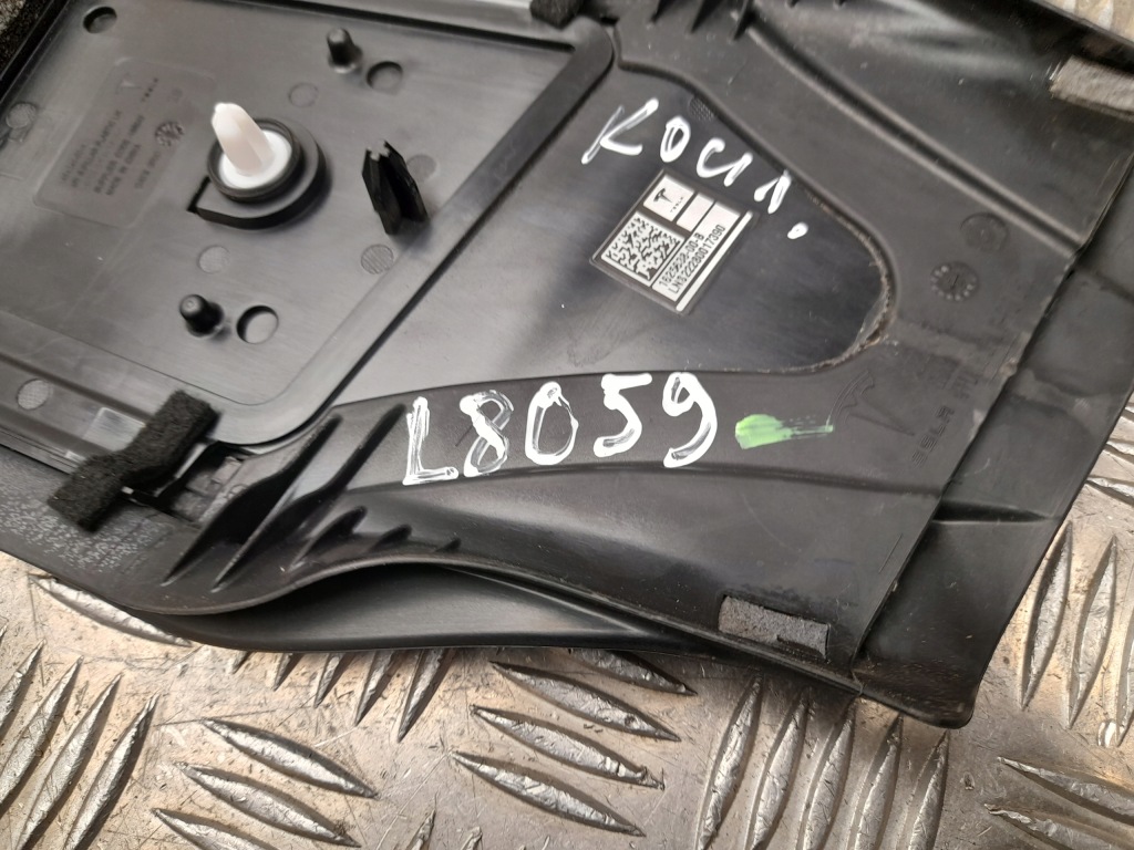 Кришка kolumny-b tesla model y 2022 з лівий 162563800b Недорого