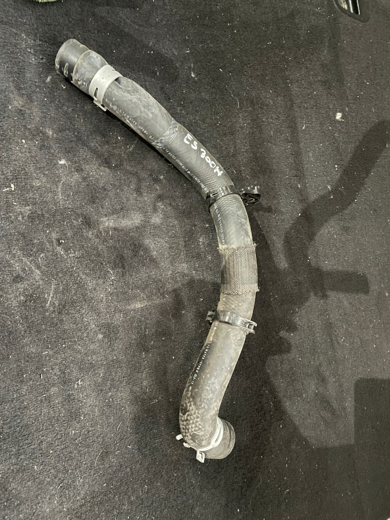 Купить Lexus es 300h 2018- шланг воды