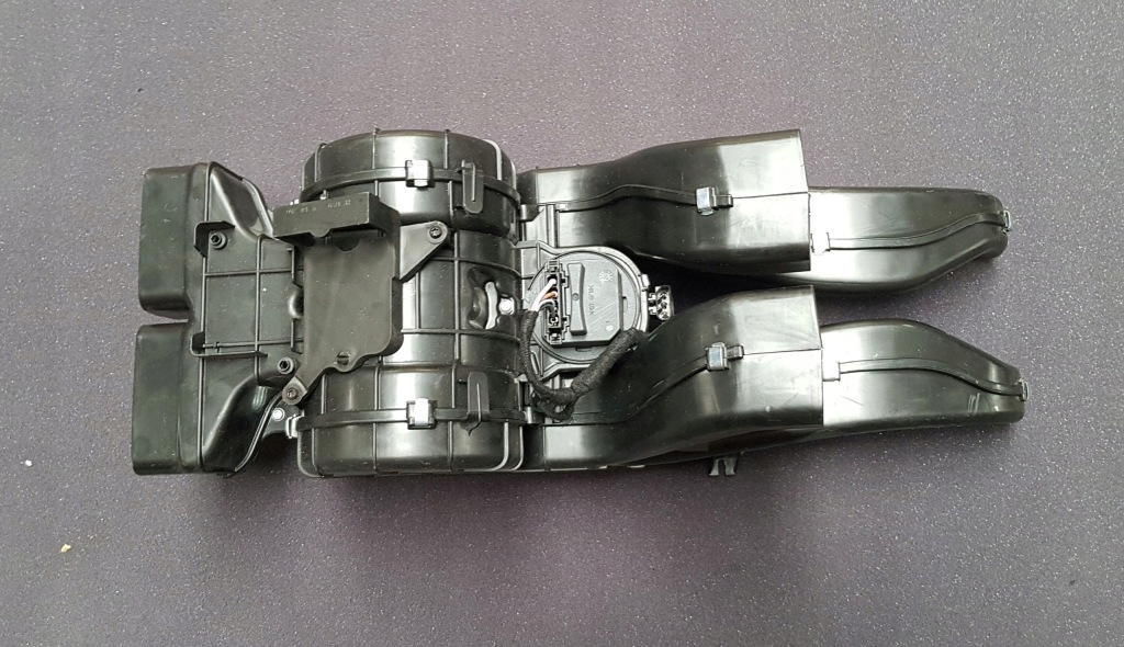 фото №1, Bmw x5 f15 воздуховод подлокотник