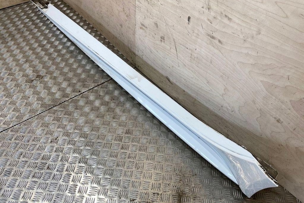 фото №10, Накладка порог левая jaguar xe x760 gx7m101d57a 2.0l дизель 132kw 2016