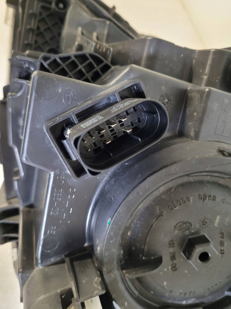 Mercedes w447 a447 447 лампа права фара правий a4479067800 оригінал в Україні