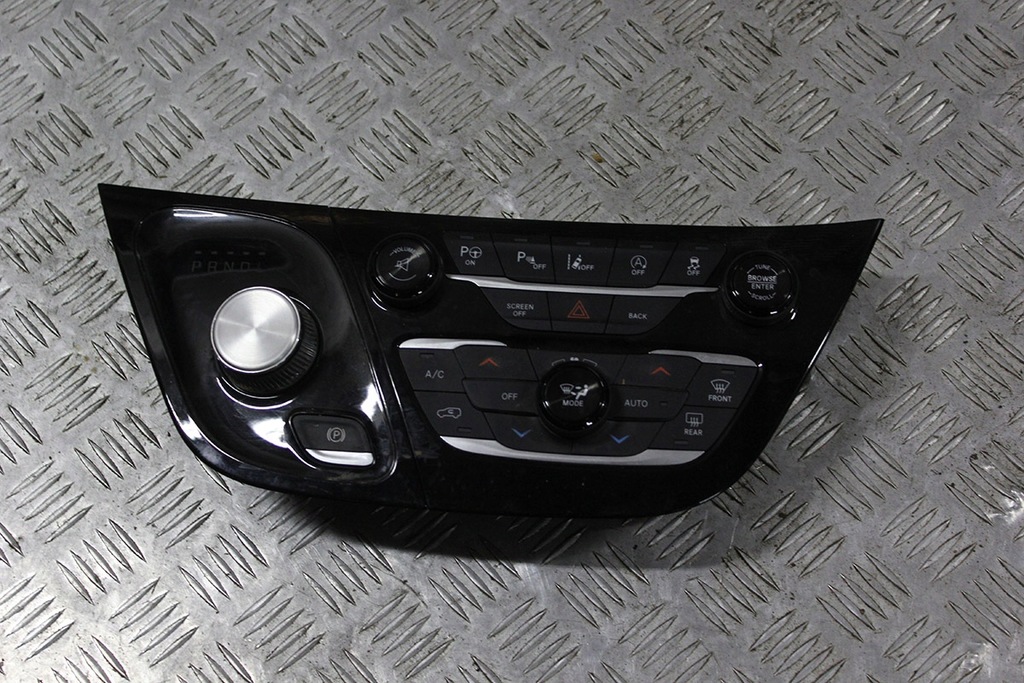 фото №1, Chrysler pacifica 2018 панель кондиционера радио